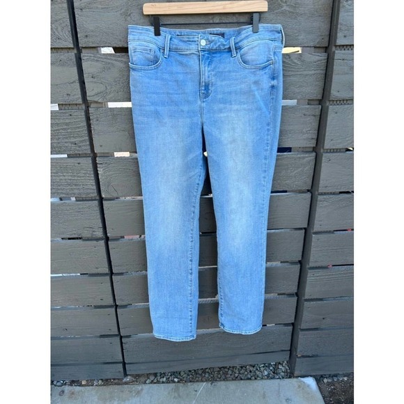 NYDJ Marilyn Straight Jeans, sz 14.  Ultra flattering‎ mid-rise light wash jean - Picture 1 of 4